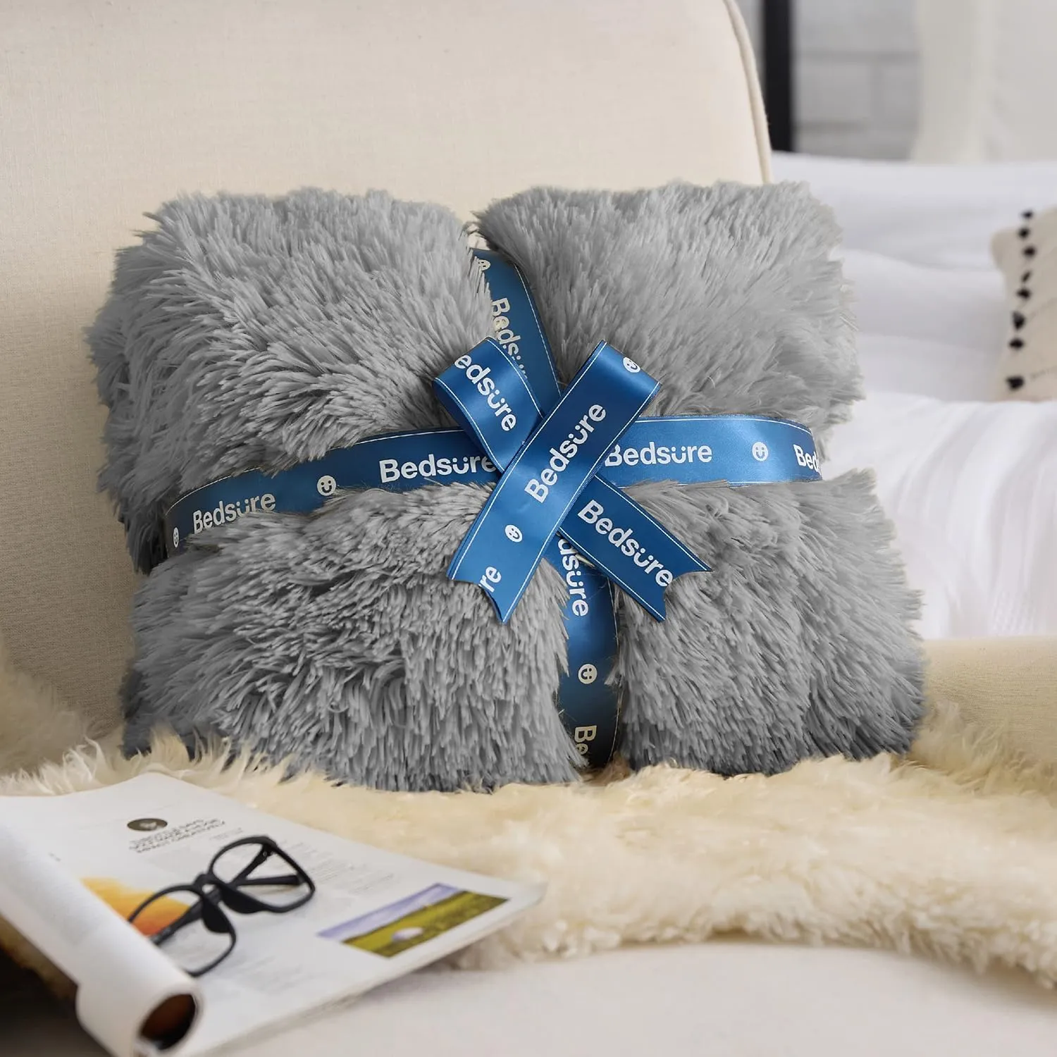 Bedsure Fluffy Grey Throw Blanket Gifts for Women, Men, Soft Fleece Cozy Fuzzy Sherpa Plush Warm Minky Thick Faux Fur Throws for Couch, Bed, Grey Decor House Blanket Gifts for Mom Dad, 50x60