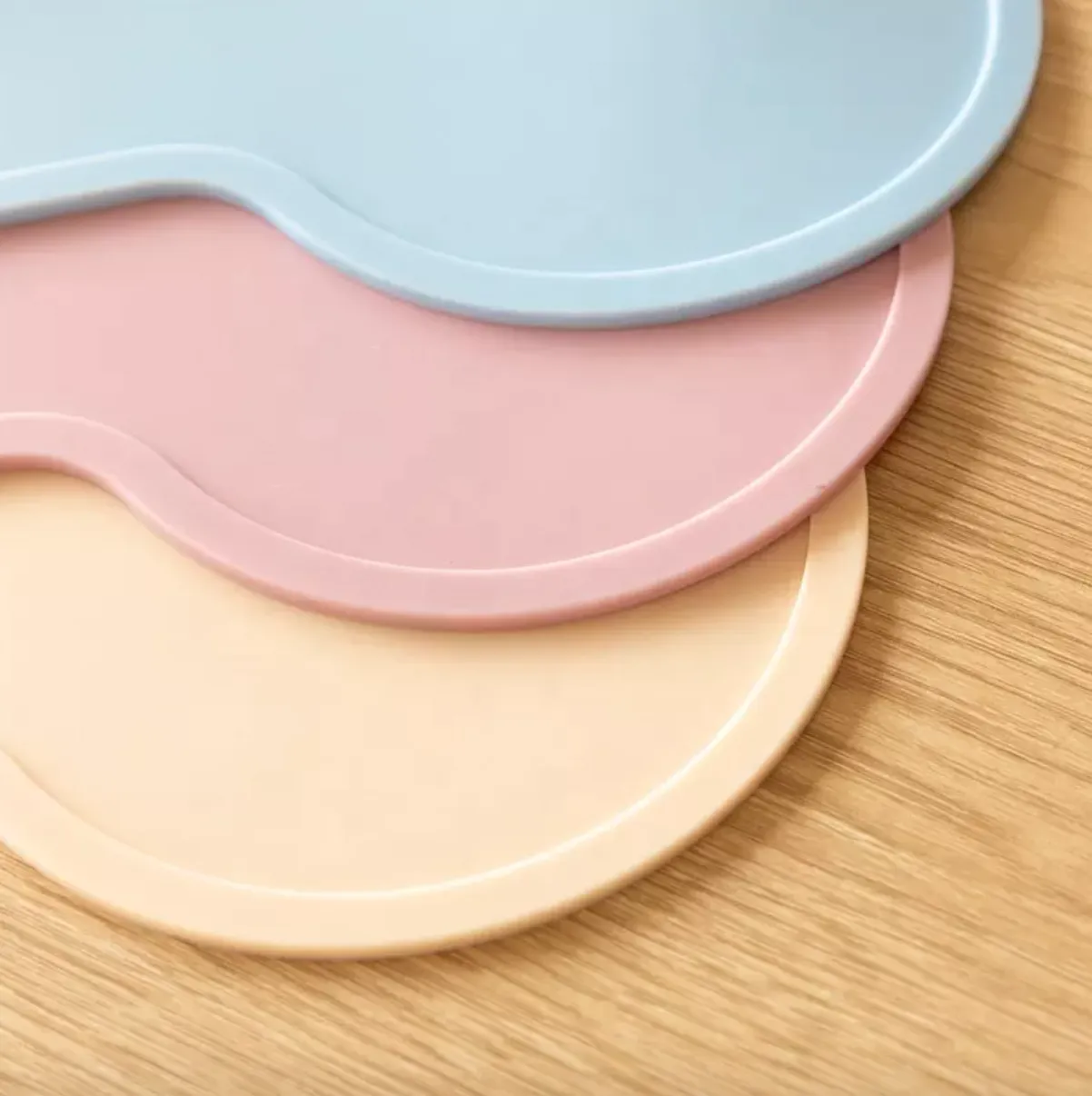 Non Slip Raised Lip Bone Pet Feeding Mat - Soft Peach